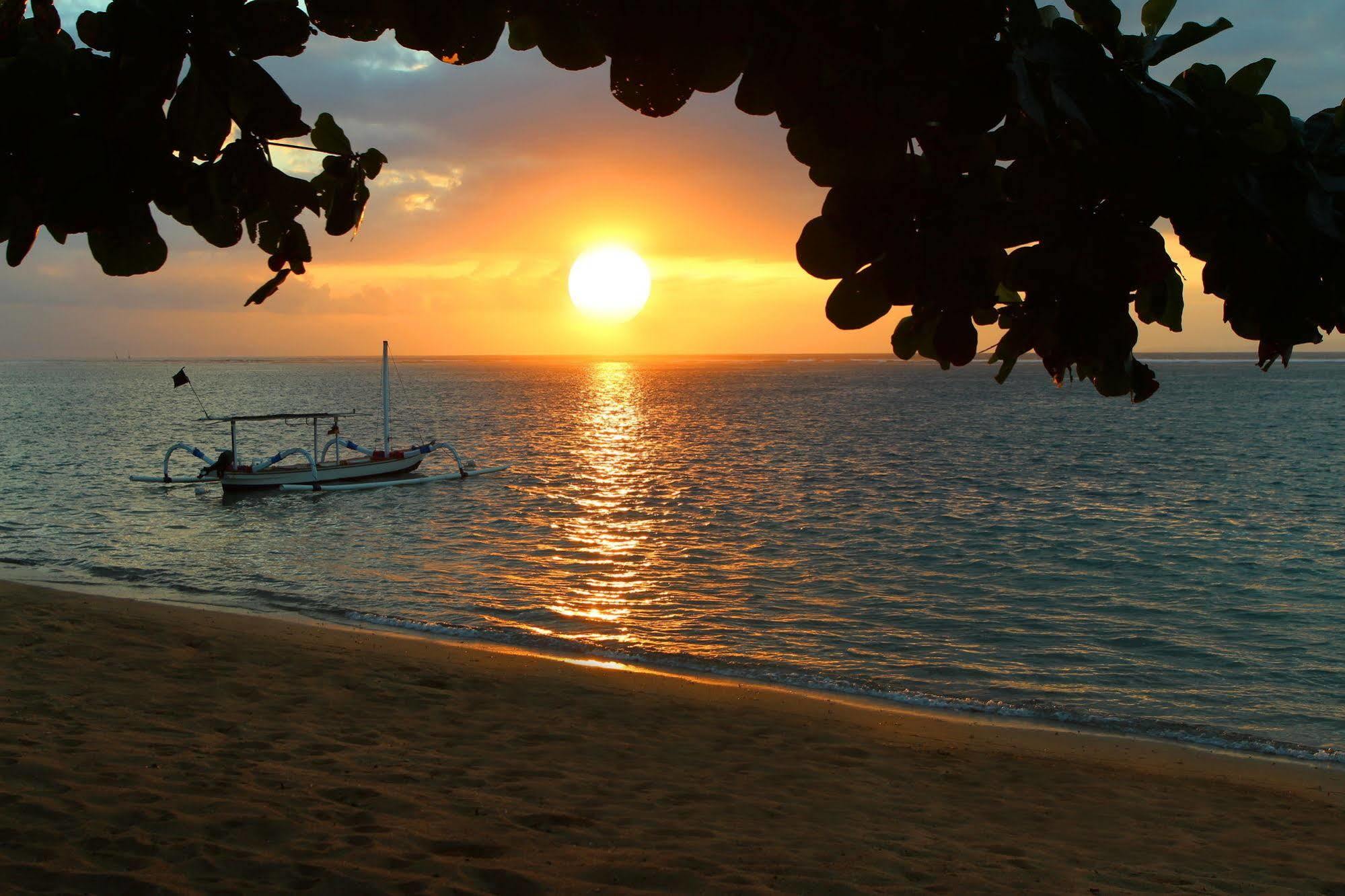 Nesa Sanur Bali Hotel Buitenkant foto